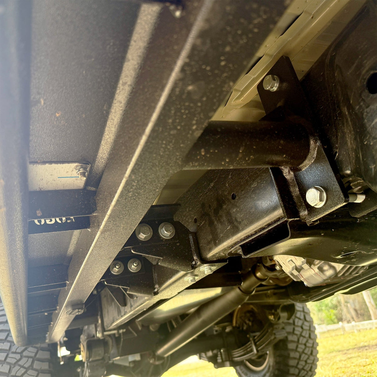 ONCA Landcruiser 79 Series Dual Cab Extreme Rock Sliders - ONCLC70ROCKSDV8DC - CapRax