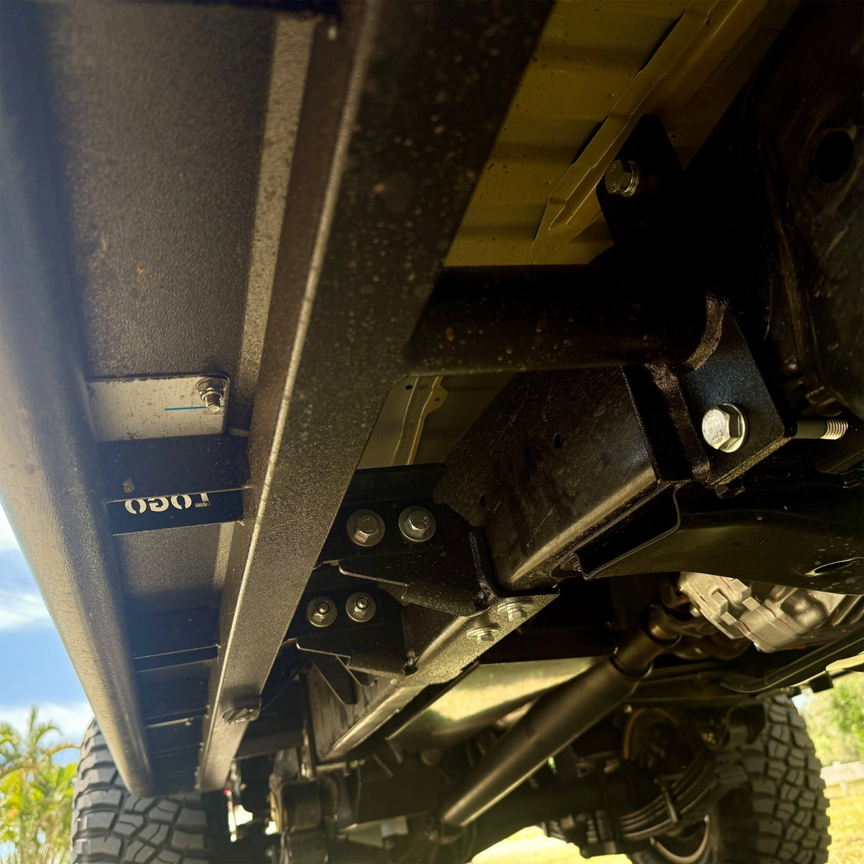 ONCA Landcruiser 79 Series Dual Cab Extreme Rock Sliders - ONCLC70ROCKSDV8DC - CapRax
