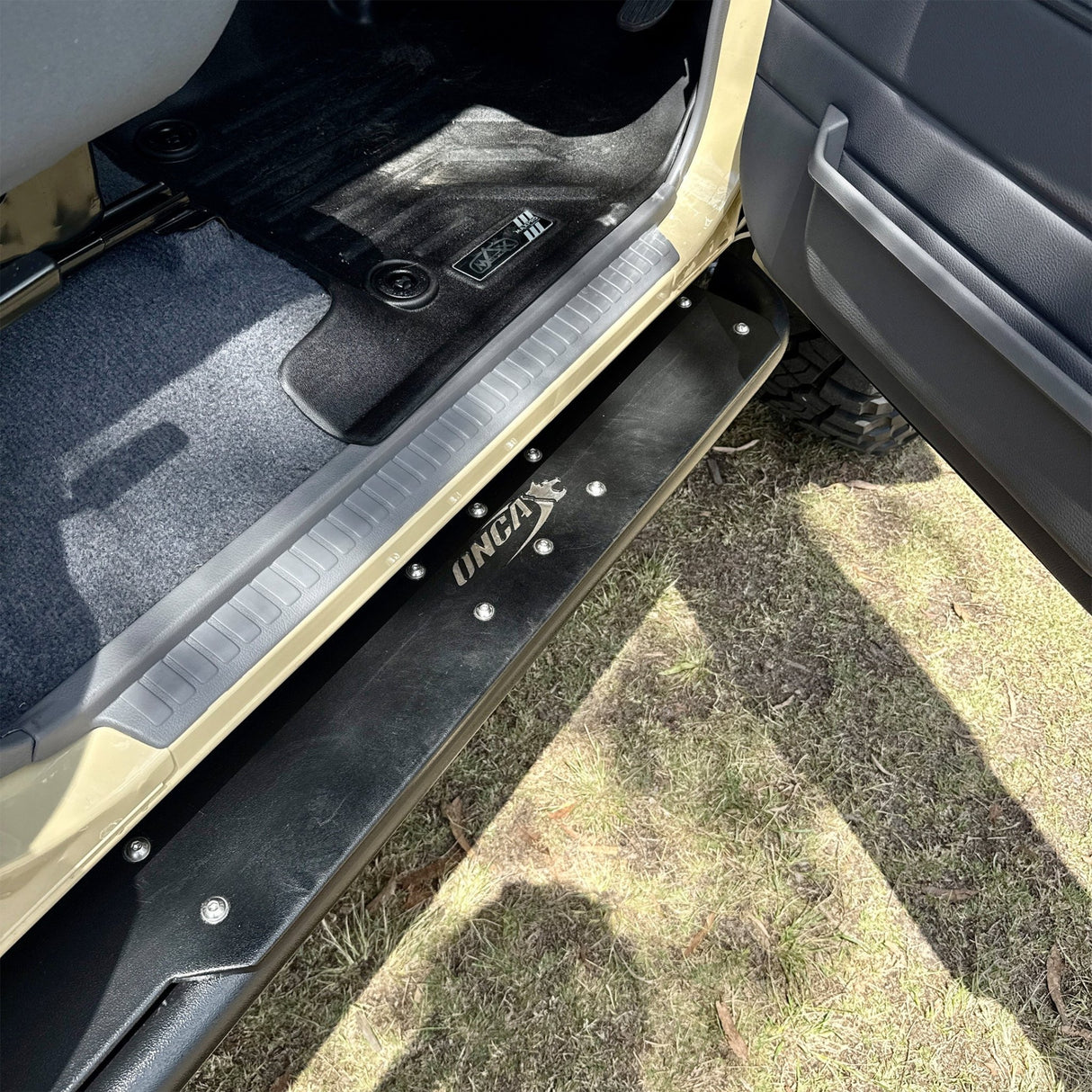 ONCA Landcruiser 79 Series Dual Cab Extreme Rock Sliders - ONCLC70ROCKSDV8DC - CapRax